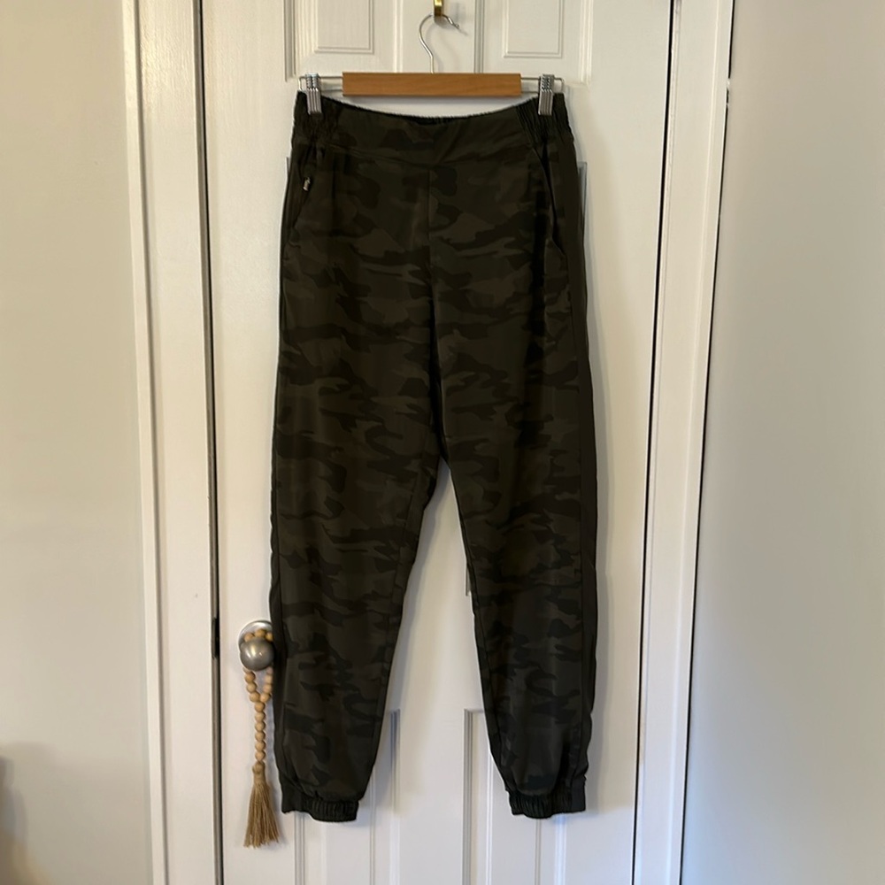 Athleta brooklyn textured lined jogger.